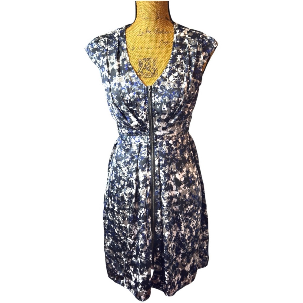 H&M abstract print v-neck sleeveless dress with zipper front Women’s size 4 | ww